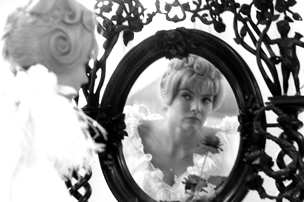 Corinne Marchand en Cleo de 5 a 7.jpg